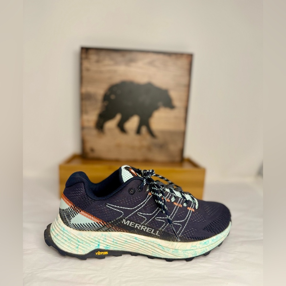 🌸MERRILL pre-owned women trail running shoes. Size 7. WHIKING05.
